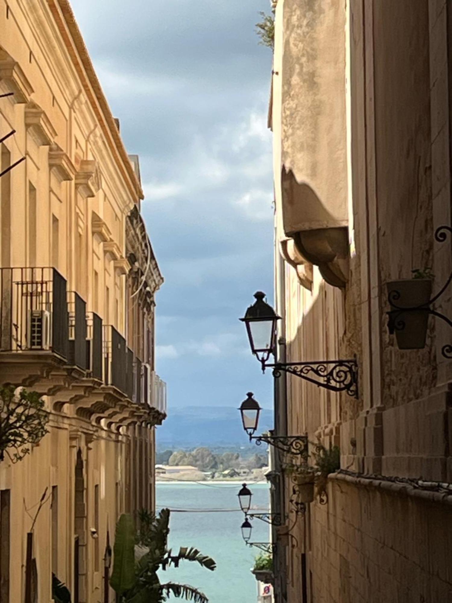 Insula - & Comfort In Ortigia